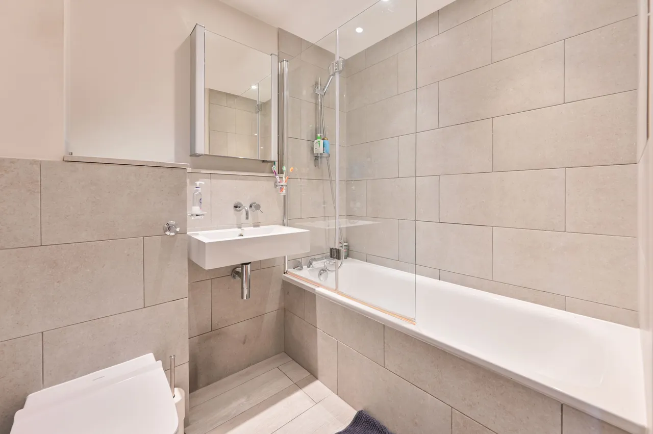 17 Connexion Building, 326 Battersea Park Road, London, photo 8