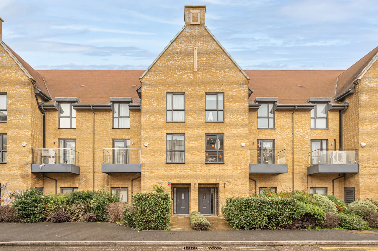 4 bed house for sale — 10 Royal Engineers Way, London