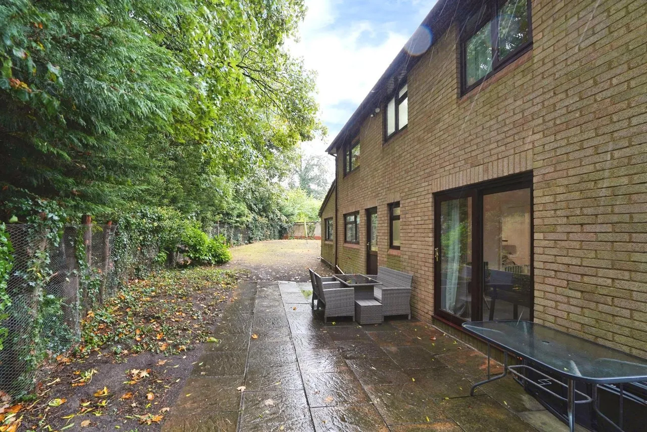 St. Bartholomews Close, Cam, GL11, photo 6