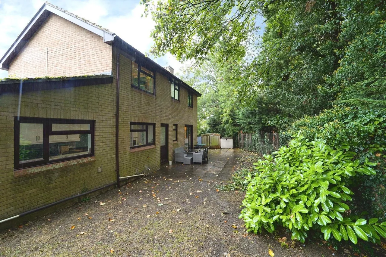 St. Bartholomews Close, Cam, GL11, photo 5
