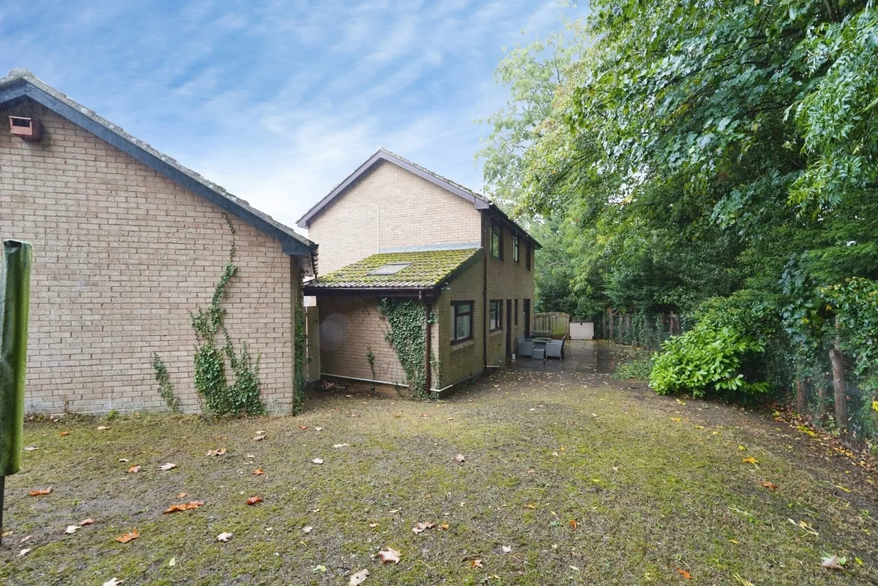 St. Bartholomews Close, Cam, GL11, photo 4