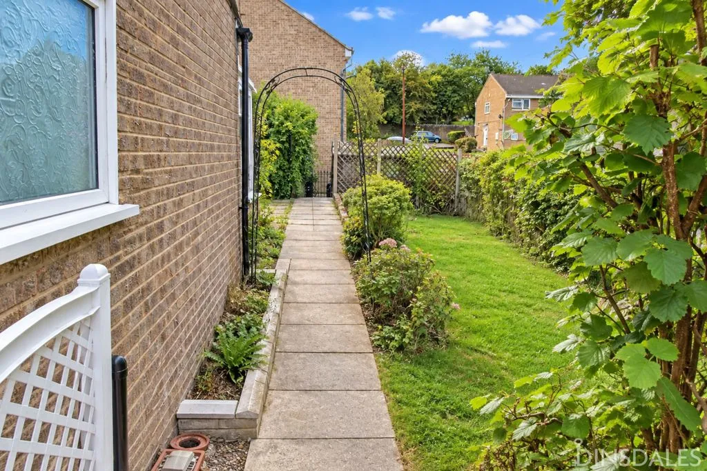 Glenrose Drive, Bradford BD7 2QQ, photo 10