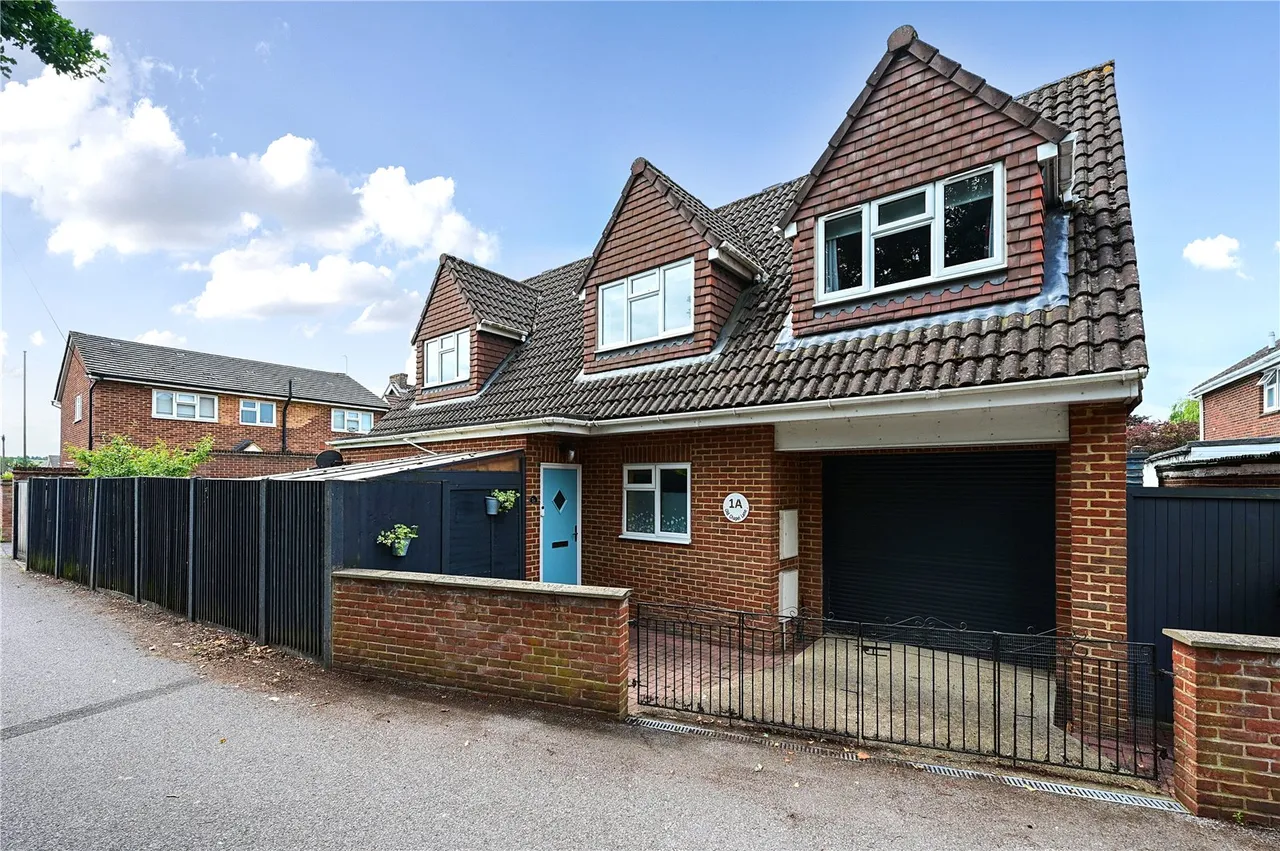 4 bed house for sale — Old Chapel Lane, Ash, Guildford, Surrey, GU12 6LQ
