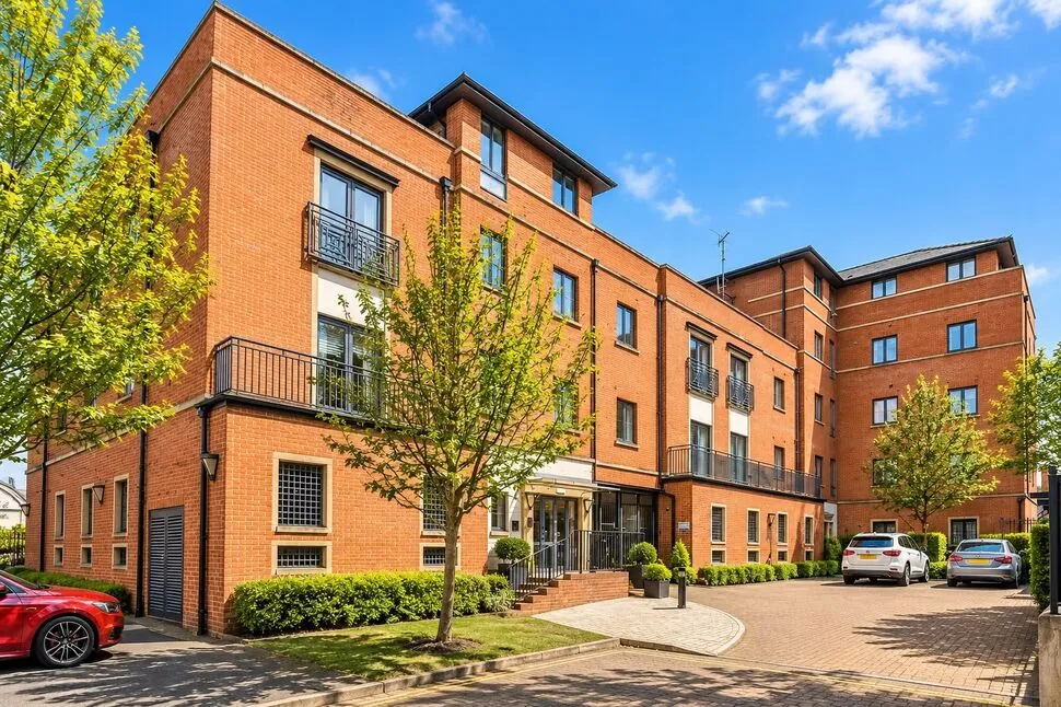 2 bed flat to rent, The Square, Chester, CH1