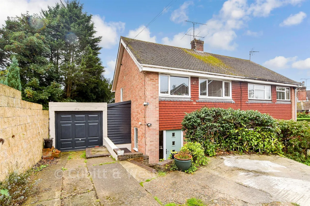 3 bed house for sale, Woods Hill Close, Ashurst Wood, RH19