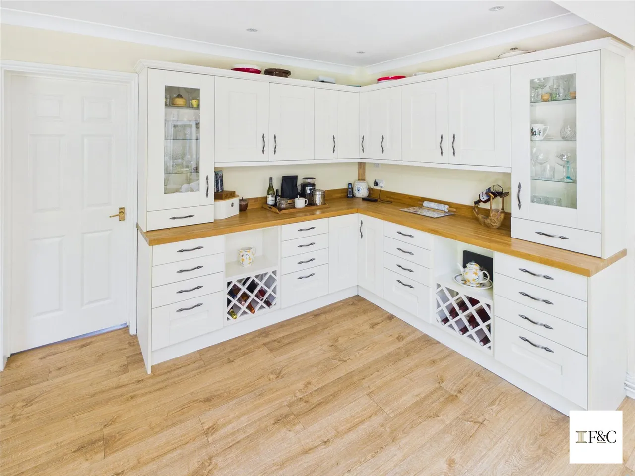 Exceptional Six-Bedroom Detached Family Home with Self-Contained Annexe, Countryside Views and Flexible Multi-Generation, photo 5