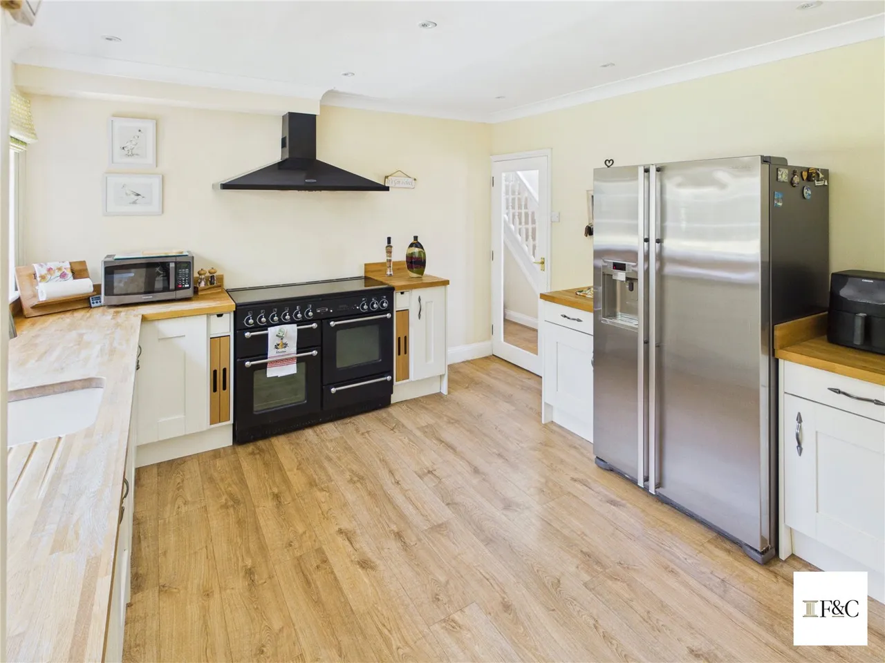 Exceptional Six-Bedroom Detached Family Home with Self-Contained Annexe, Countryside Views and Flexible Multi-Generation, photo 3