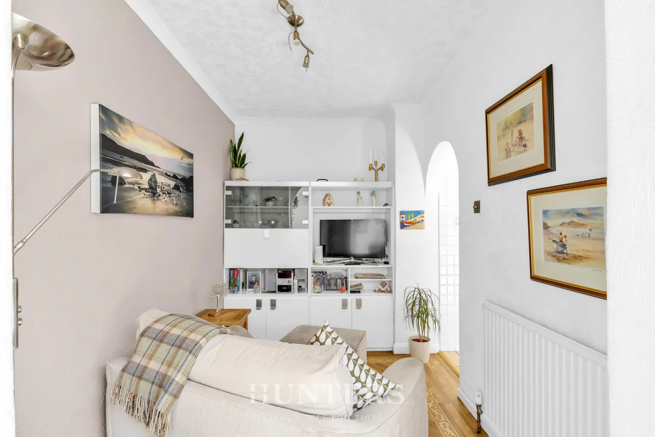 Meadow Road, Alkrington, M24, photo 15