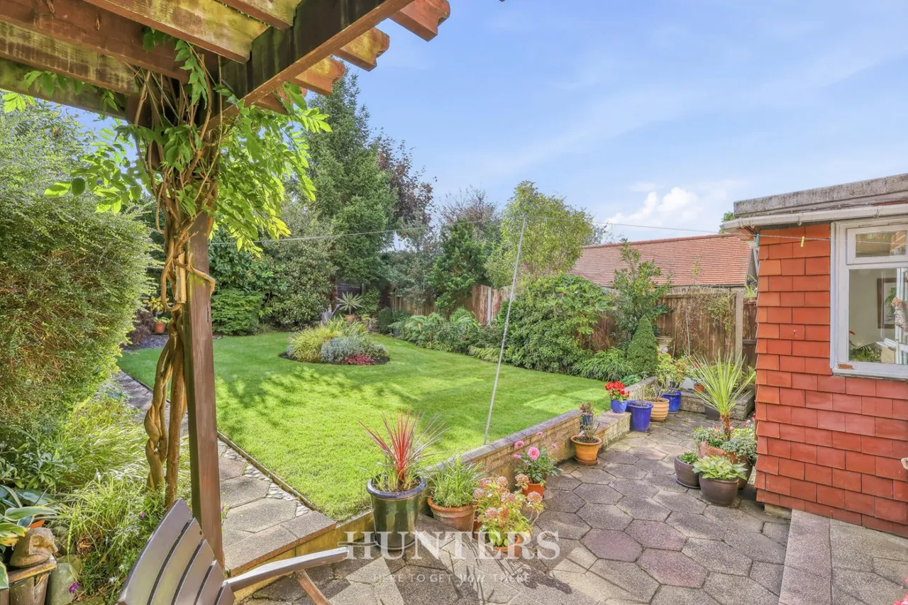 Meadow Road, Alkrington, M24, photo 29