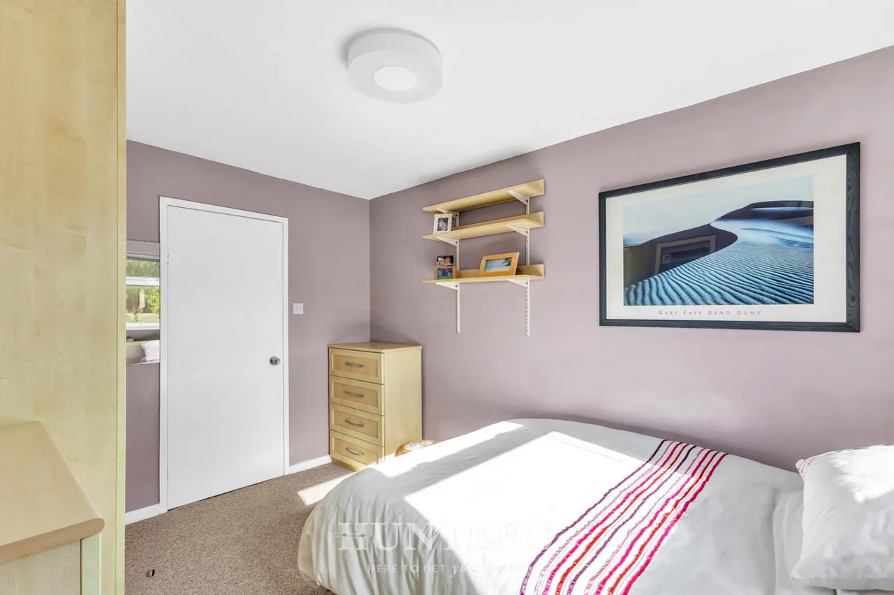 Meadow Road, Alkrington, M24, photo 19