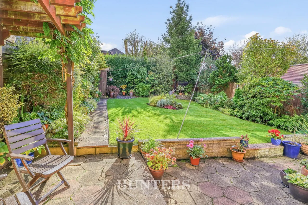 Meadow Road, Alkrington, M24, photo 26