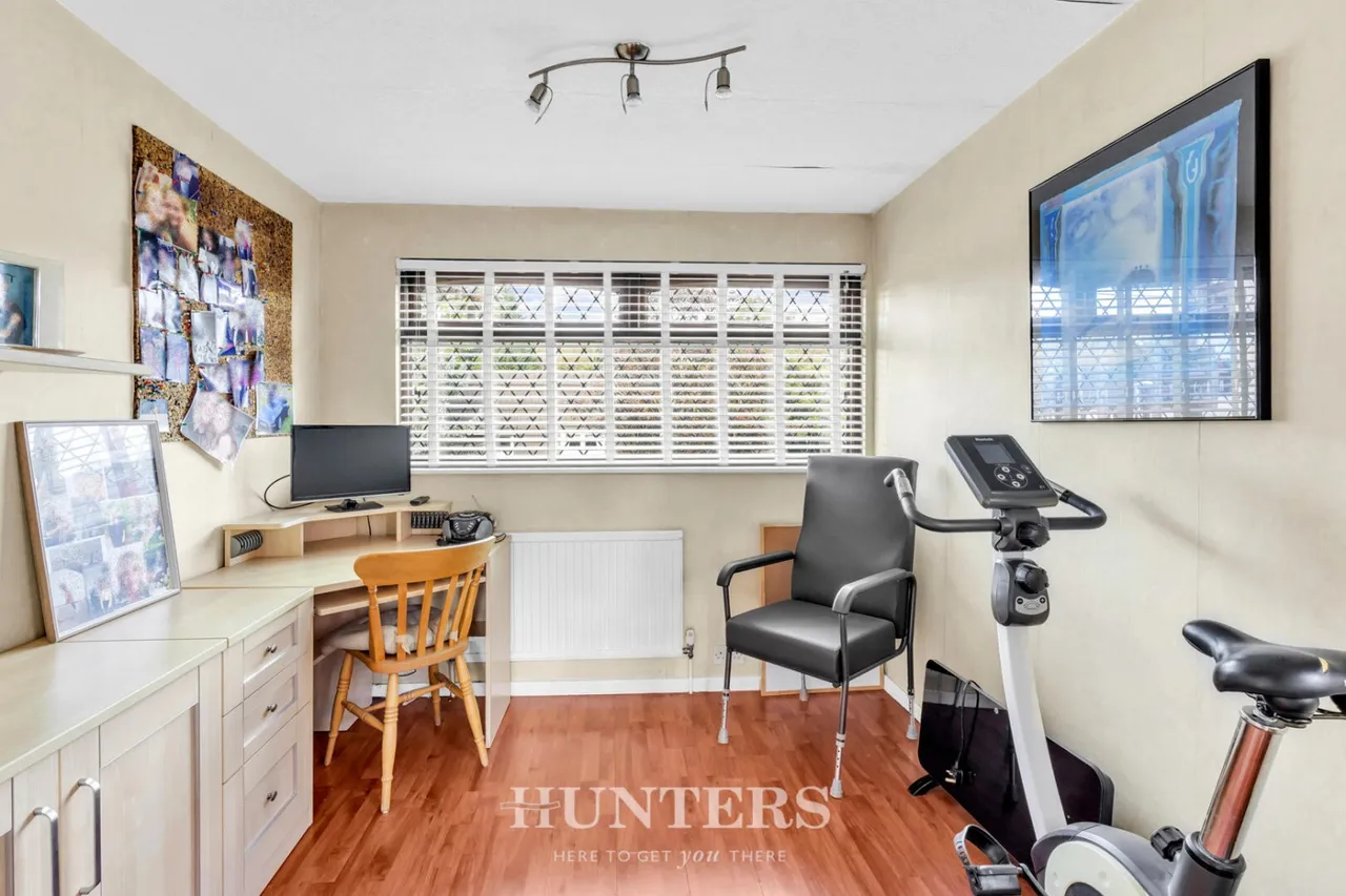 Meadow Road, Alkrington, M24, photo 21