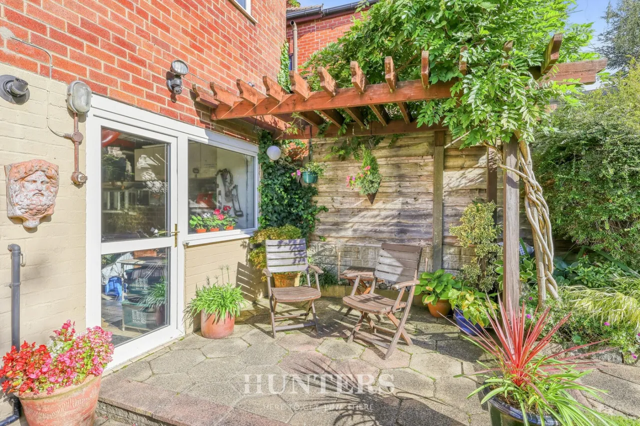 Meadow Road, Alkrington, M24, photo 28