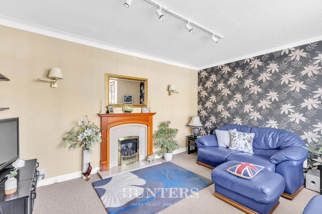 Meadow Road, Alkrington, M24, photo 8