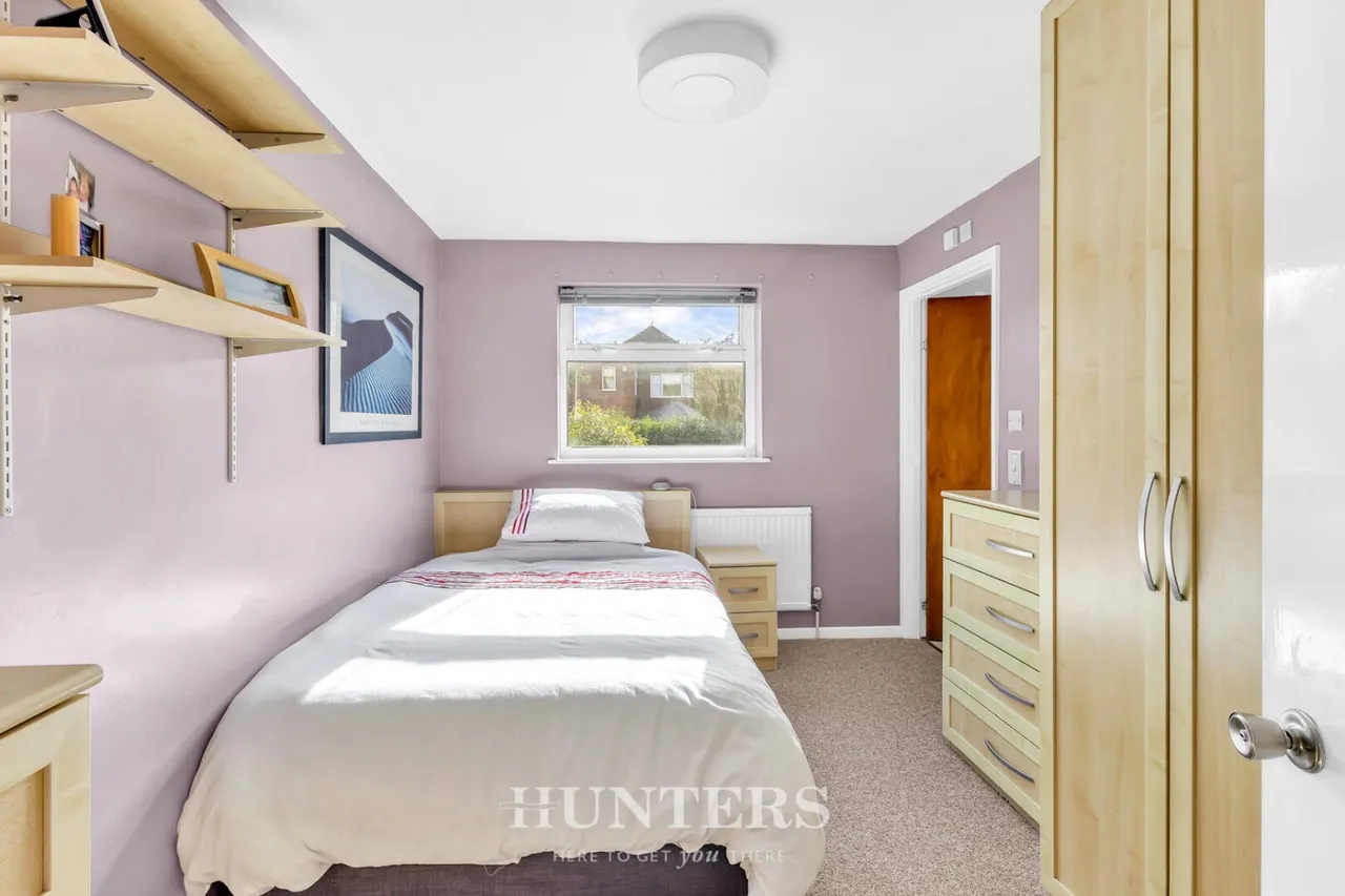 Meadow Road, Alkrington, M24, photo 18