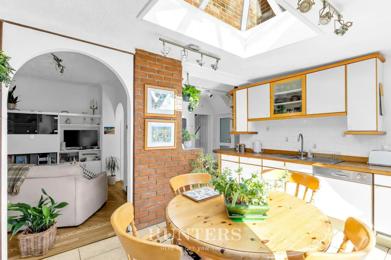 Meadow Road, Alkrington, M24, photo 11