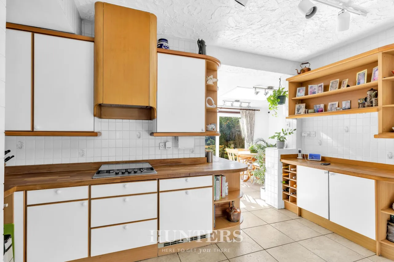 Meadow Road, Alkrington, M24, photo 14