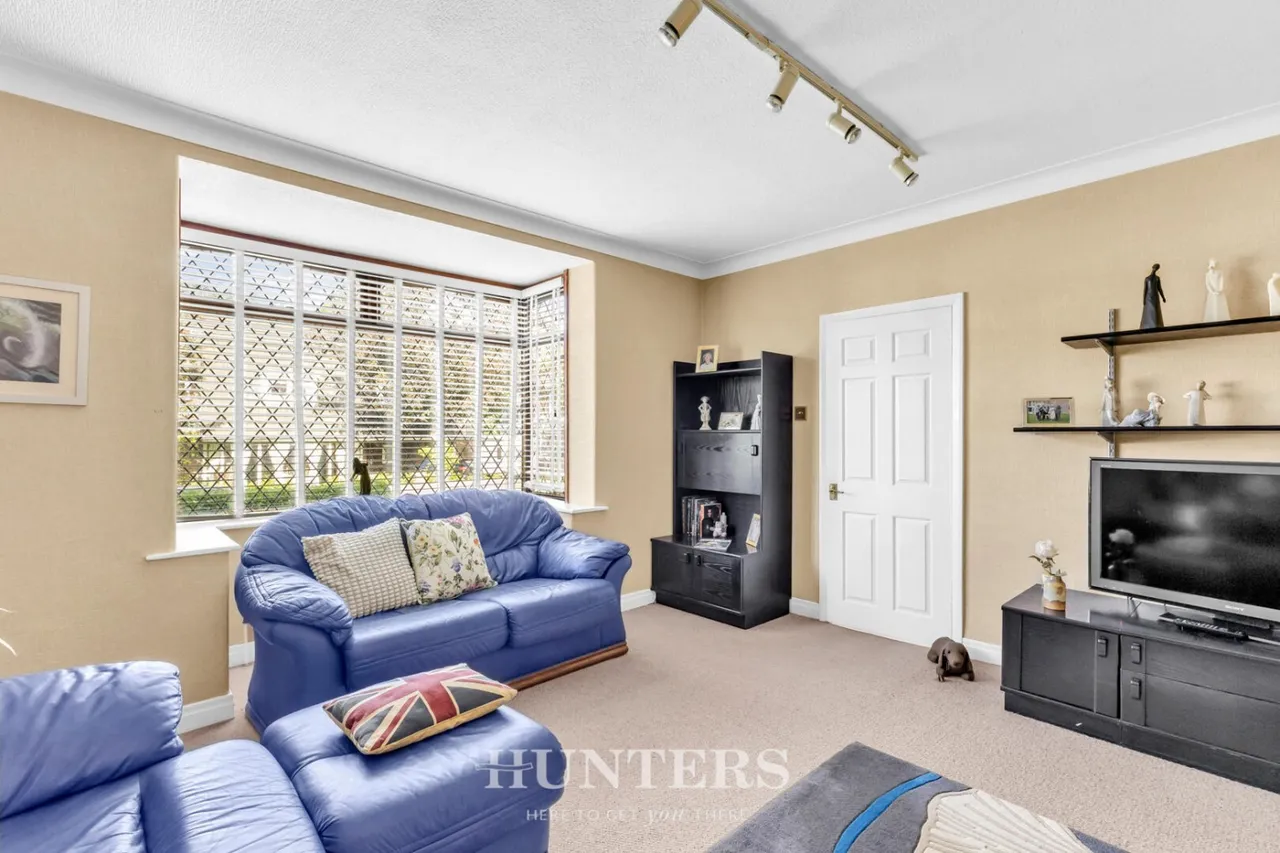 Meadow Road, Alkrington, M24, photo 9