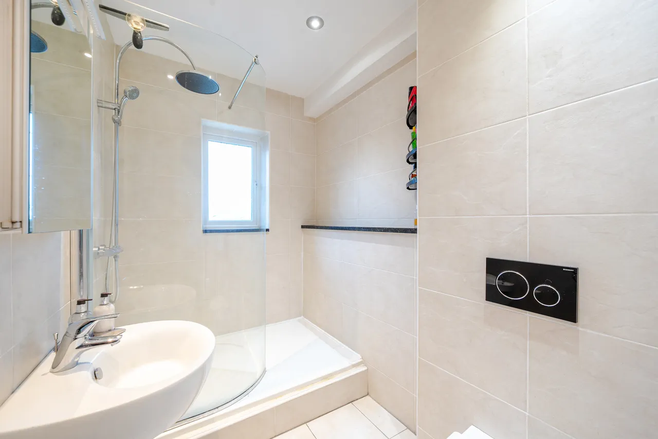 The Ridings, Epsom, KT18, photo 10