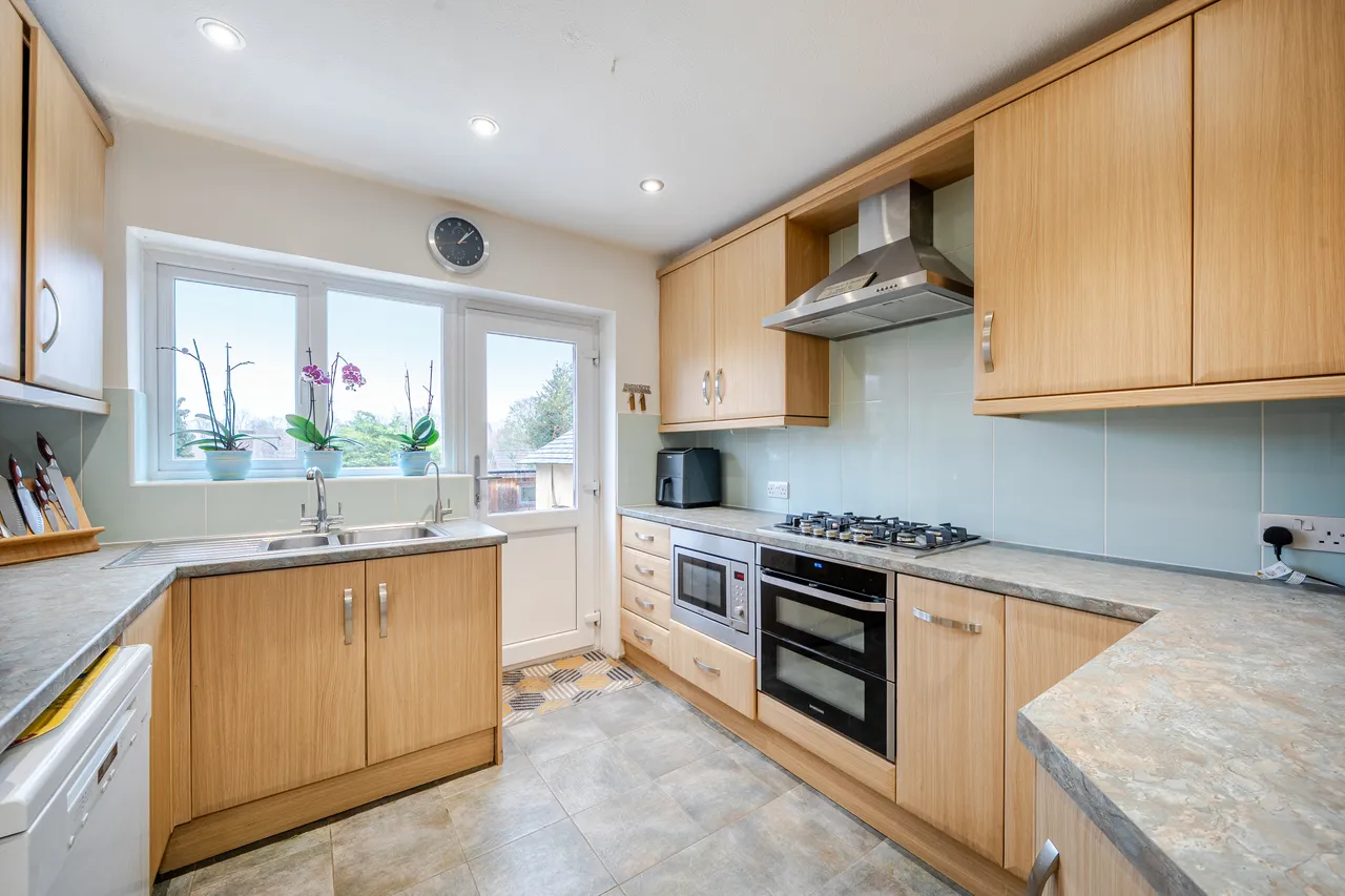 The Ridings, Epsom, KT18, photo 3