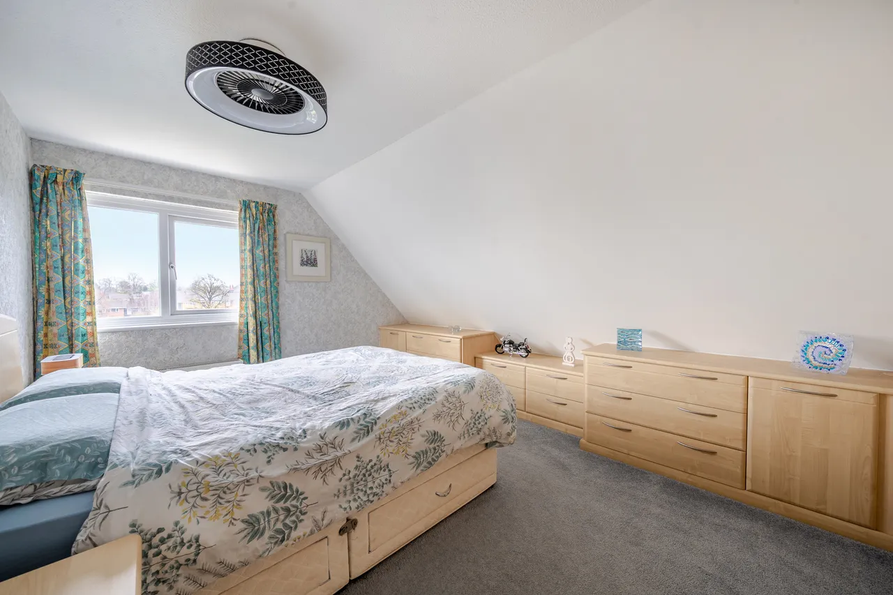 The Ridings, Epsom, KT18, photo 8