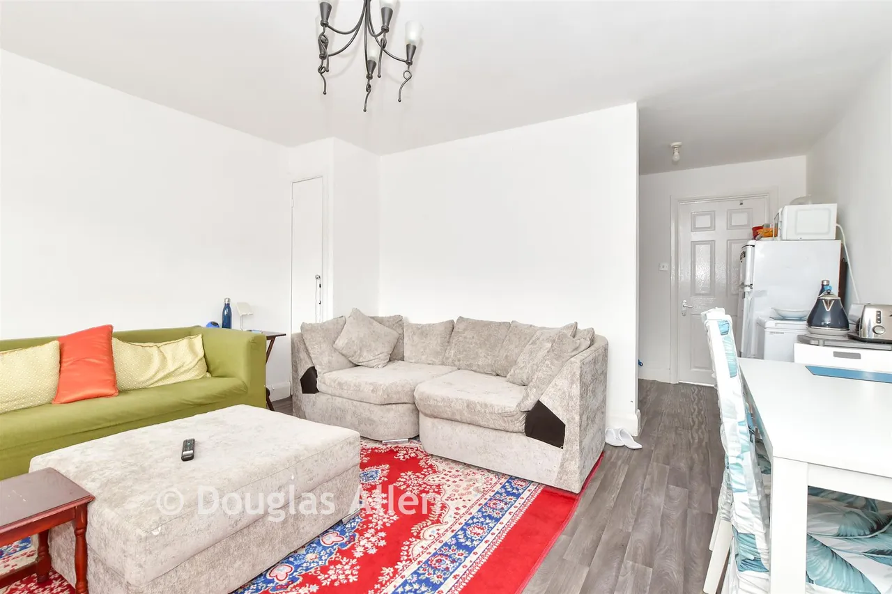 Forest Road, Ilford, IG6, photo 12