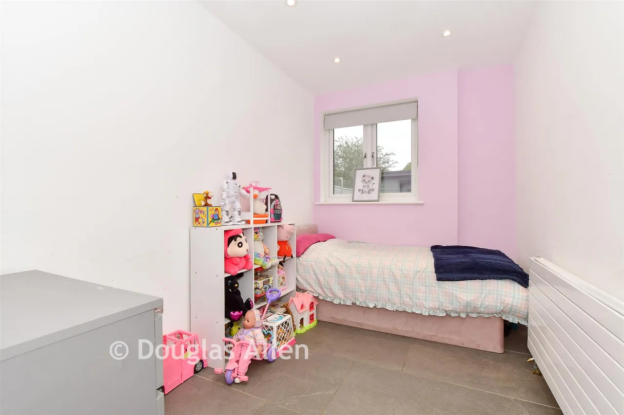 Forest Road, Ilford, IG6, photo 7