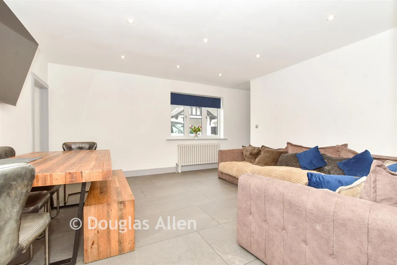 Forest Road, Ilford, IG6, photo 10