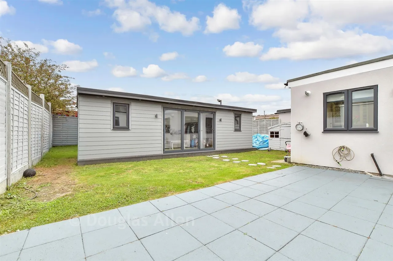 Forest Road, Ilford, IG6, photo 5