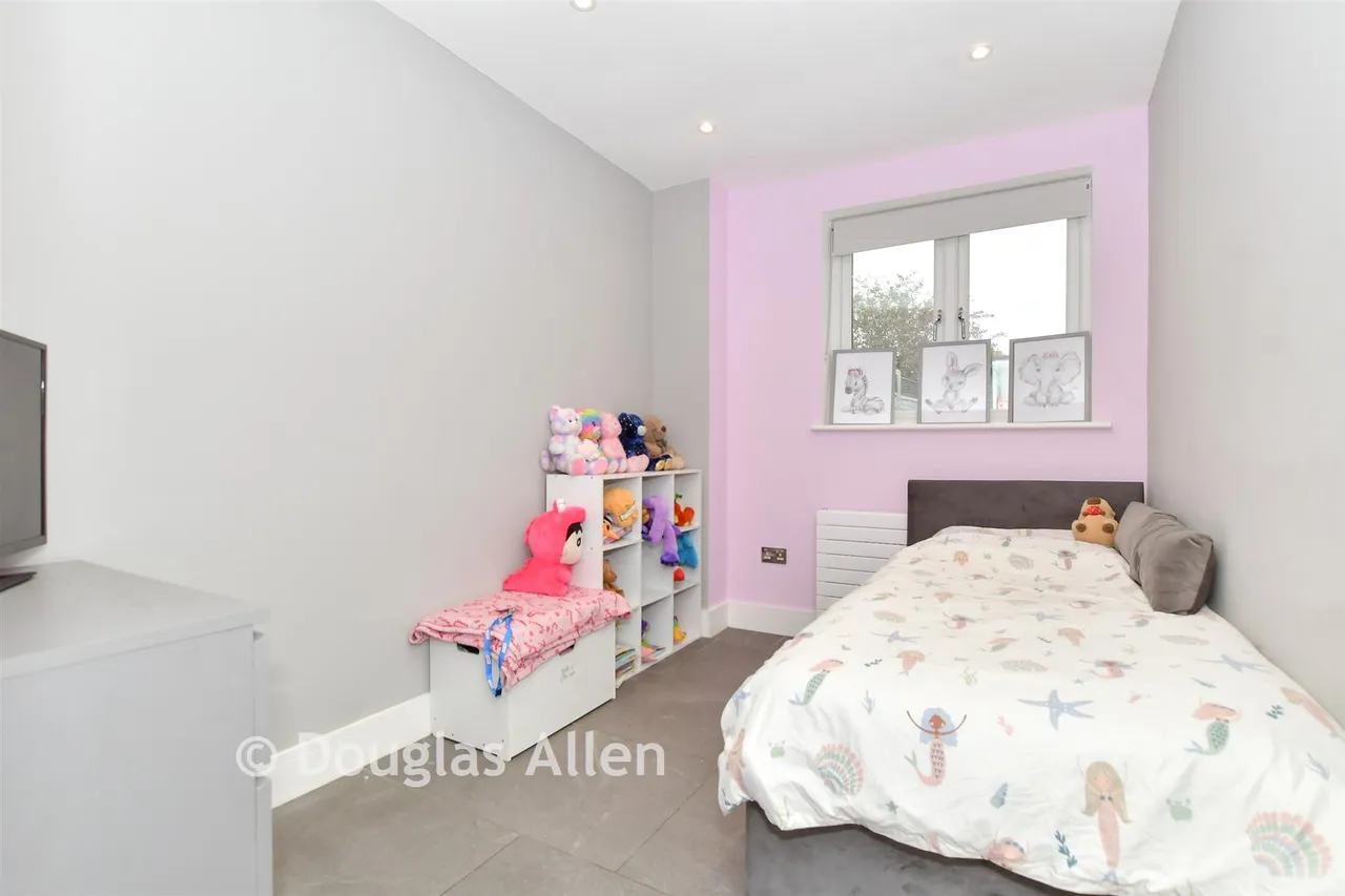 Forest Road, Ilford, IG6, photo 6