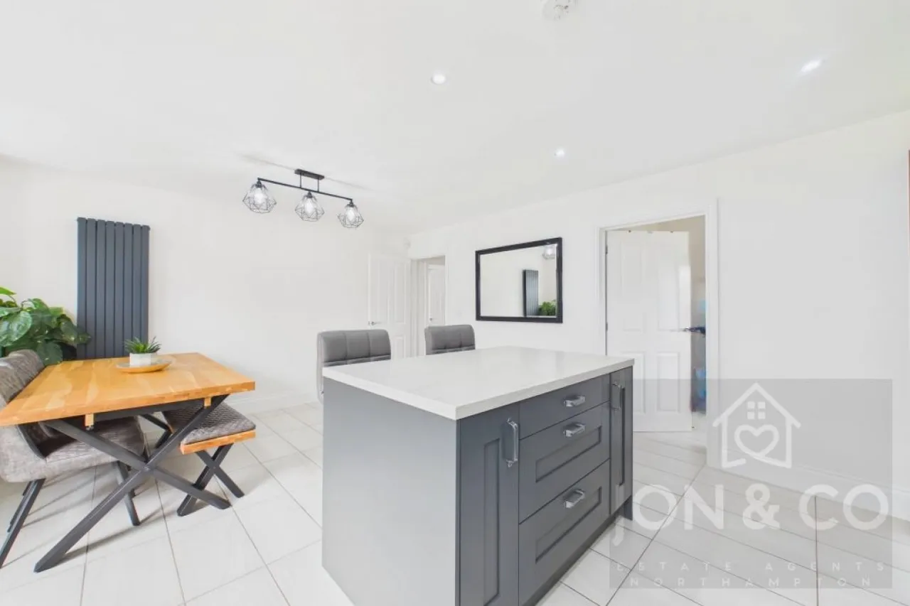 Sanders Drive, Moulton, NN3, photo 3