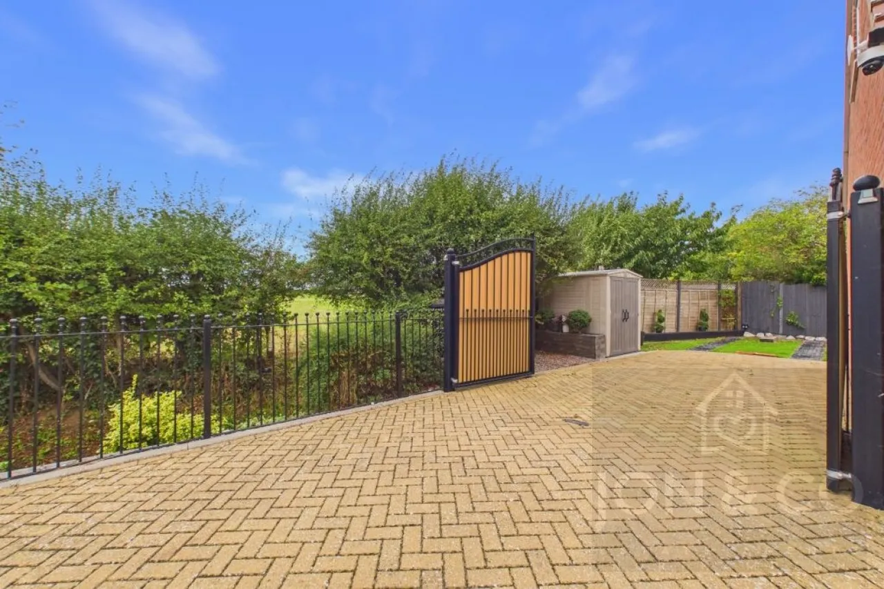 Sanders Drive, Moulton, NN3, photo 33