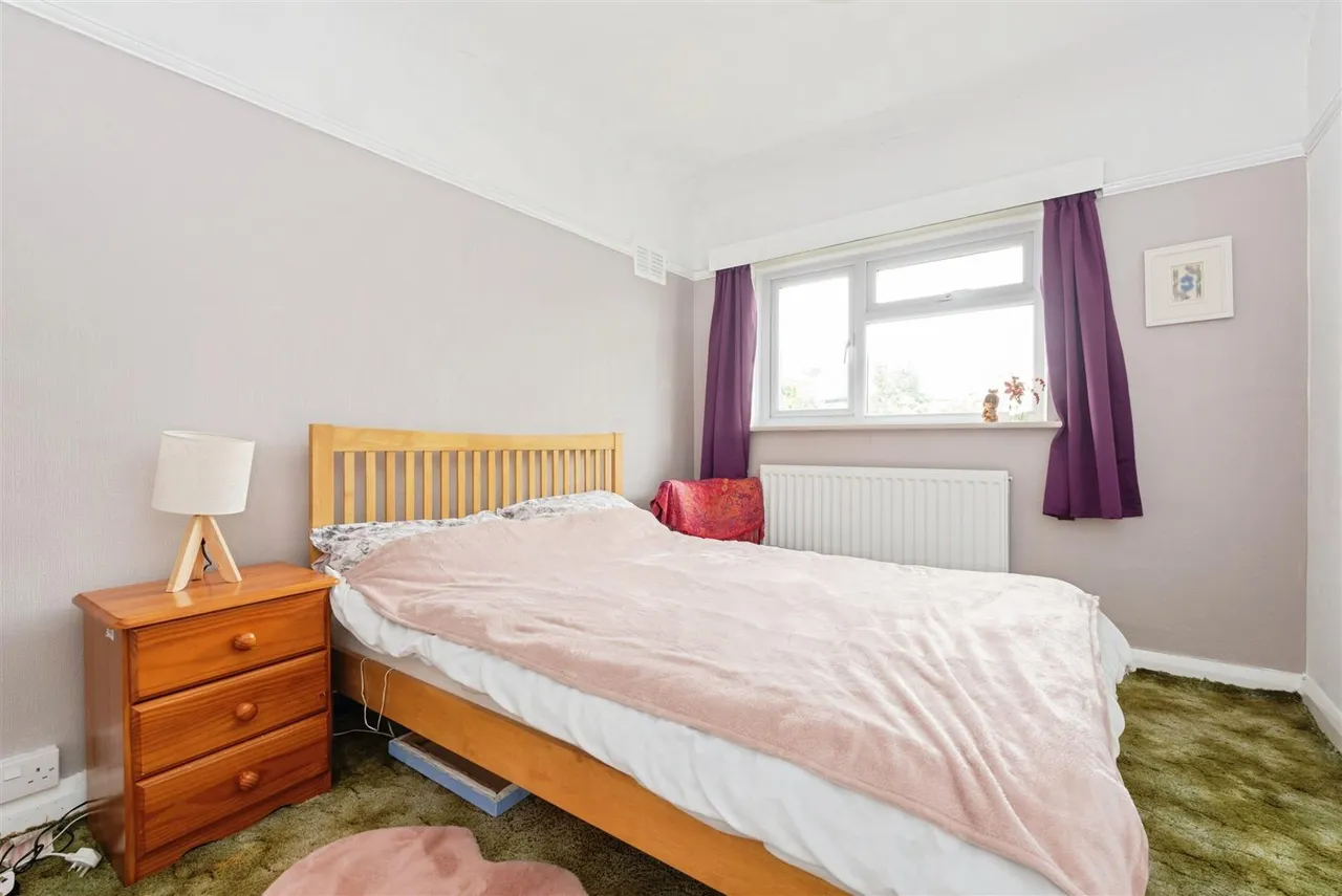 Hospital Bridge Road, Twickenham, photo 8