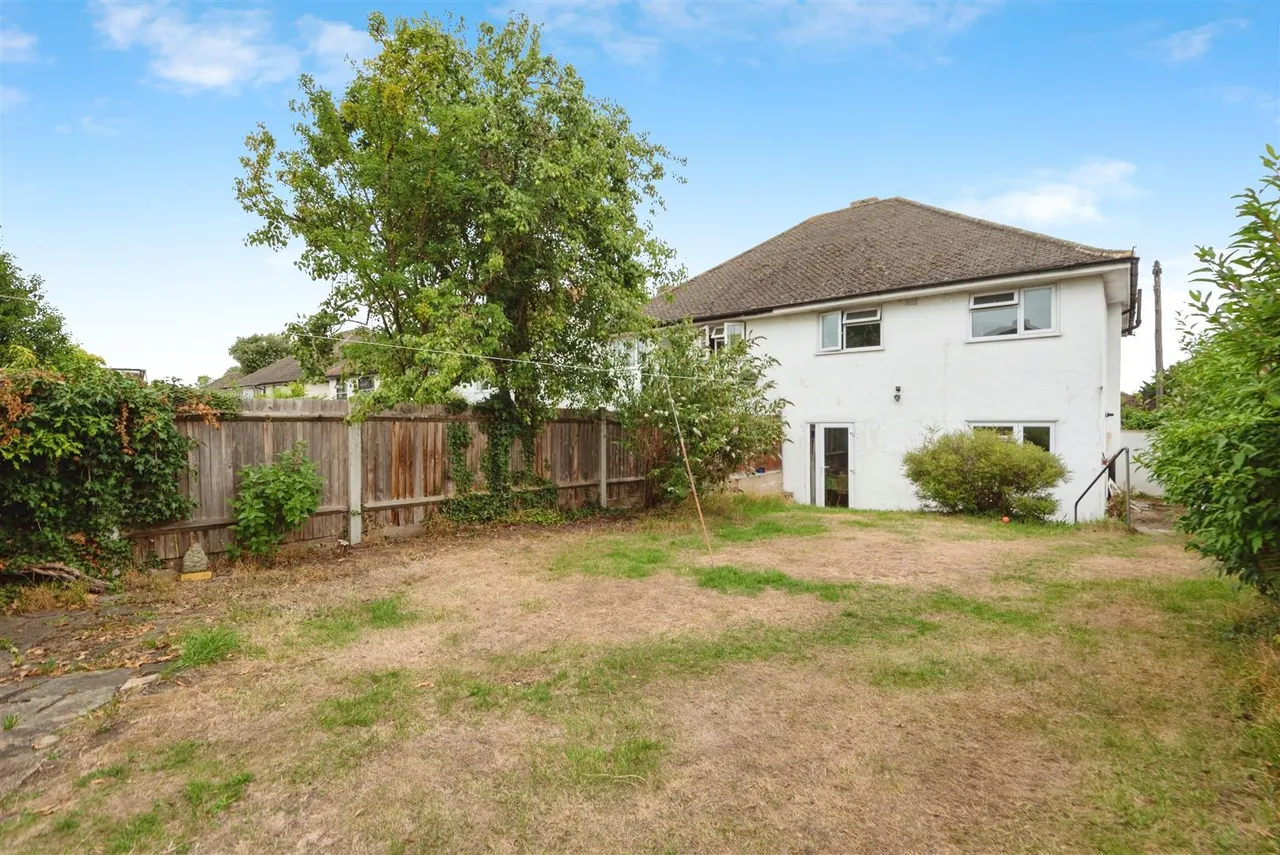 Hospital Bridge Road, Twickenham, photo 16