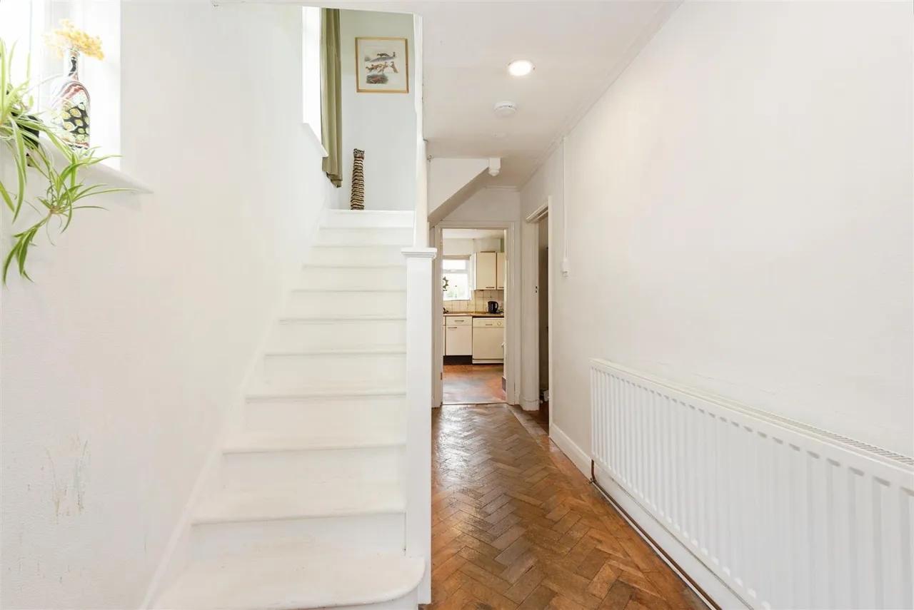 Hospital Bridge Road, Twickenham, photo 14
