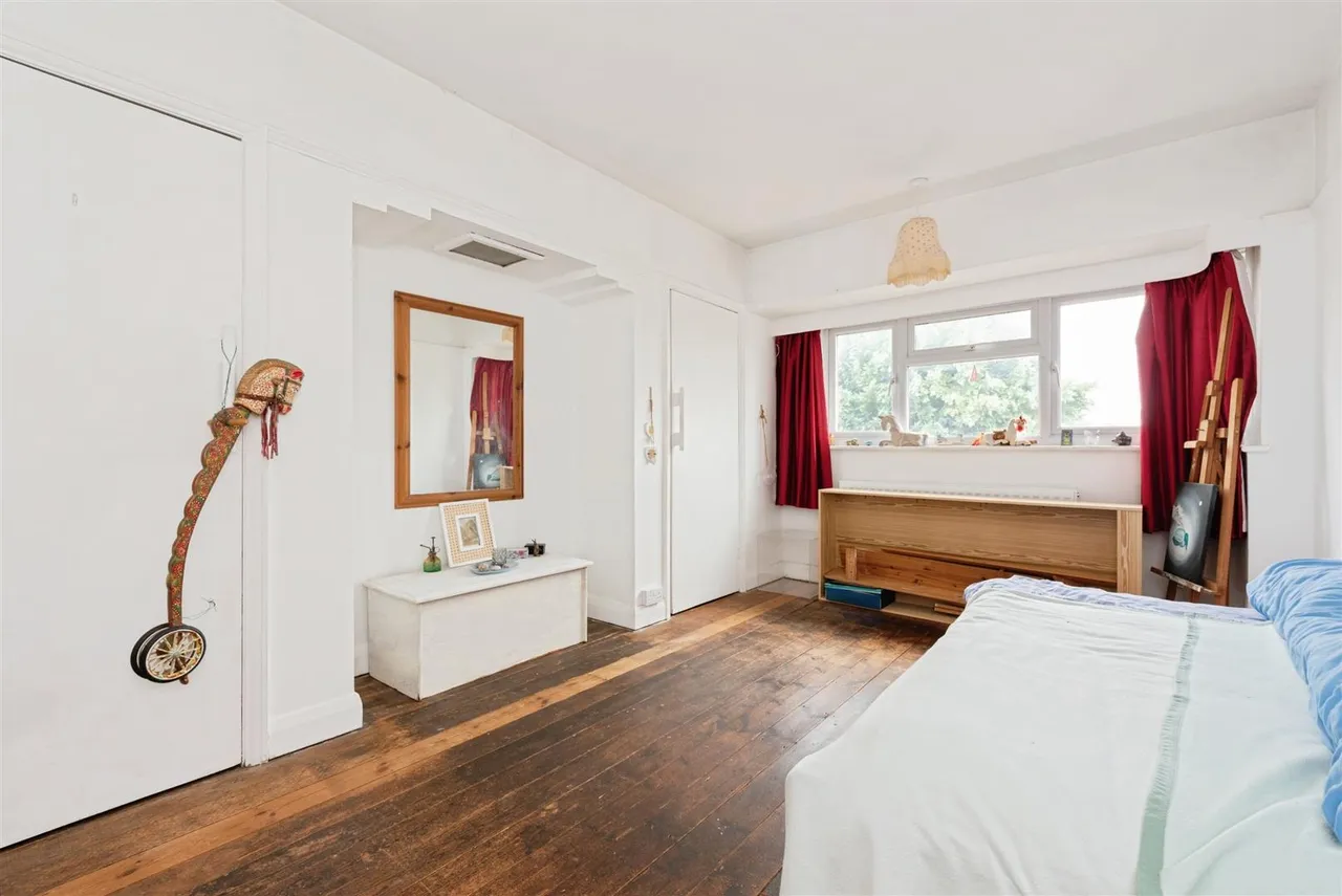 Hospital Bridge Road, Twickenham, photo 9