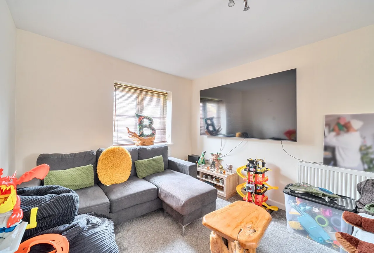 Gladfield Square, Gloucestershire, Dudbridge Road, GL5 3HB, photo 2