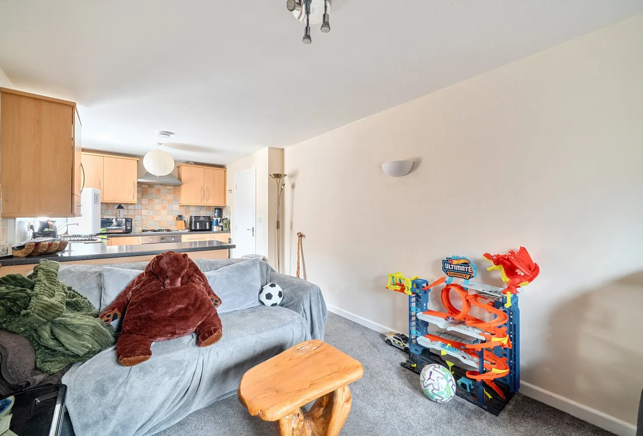 Gladfield Square, Gloucestershire, Dudbridge Road, GL5 3HB, photo 4