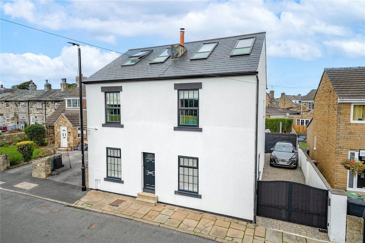 4 bed house for sale, Main Street, Shadwell, LS17