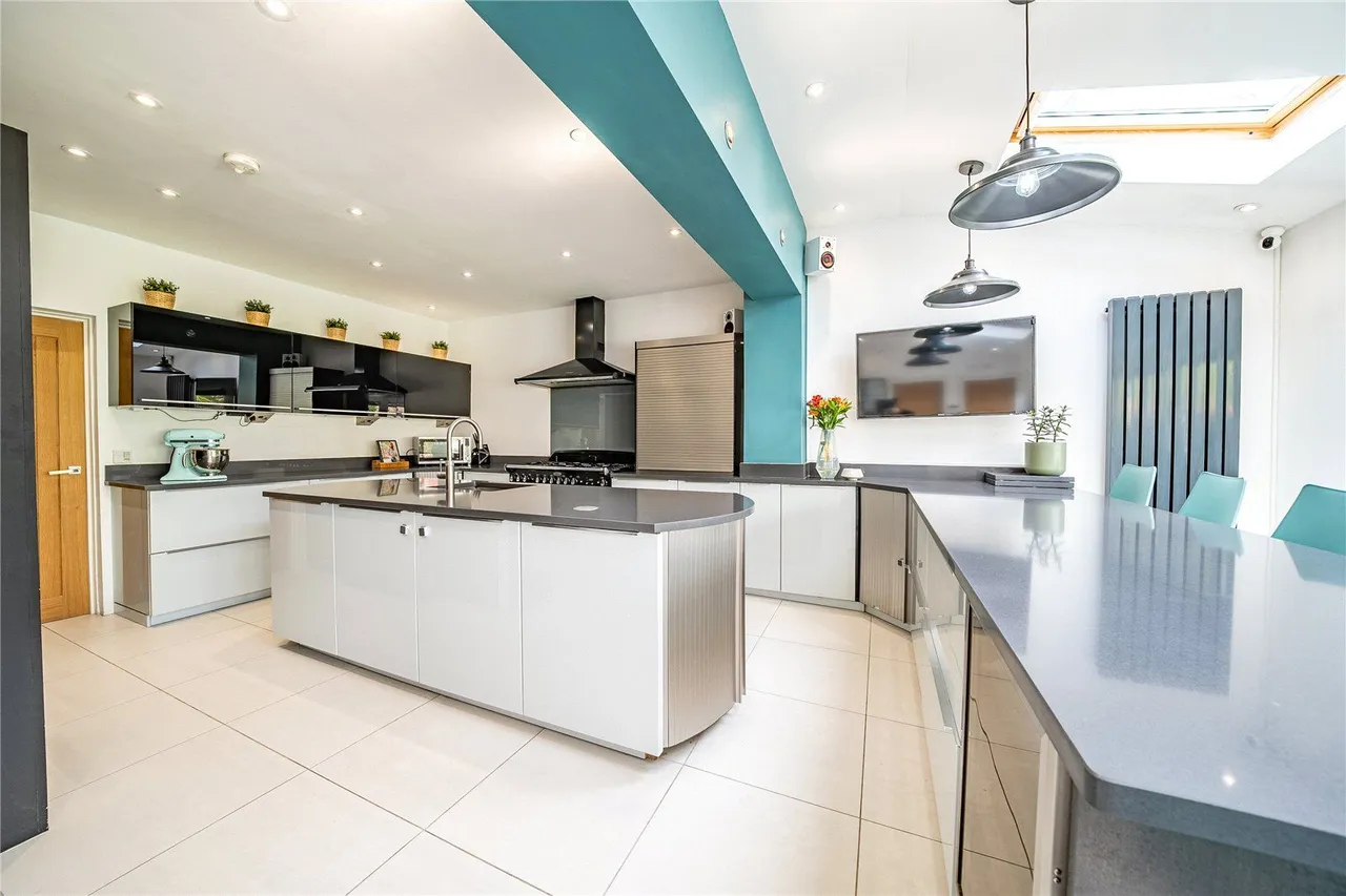 Main Street, Shadwell, LS17, photo 16