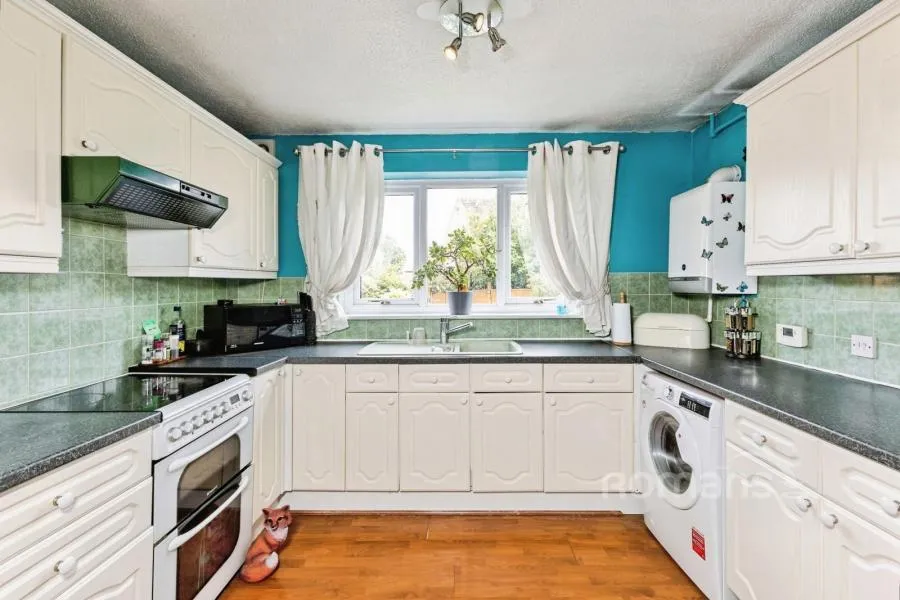 Larchside Close, Spencers Wood, RG7, photo 6