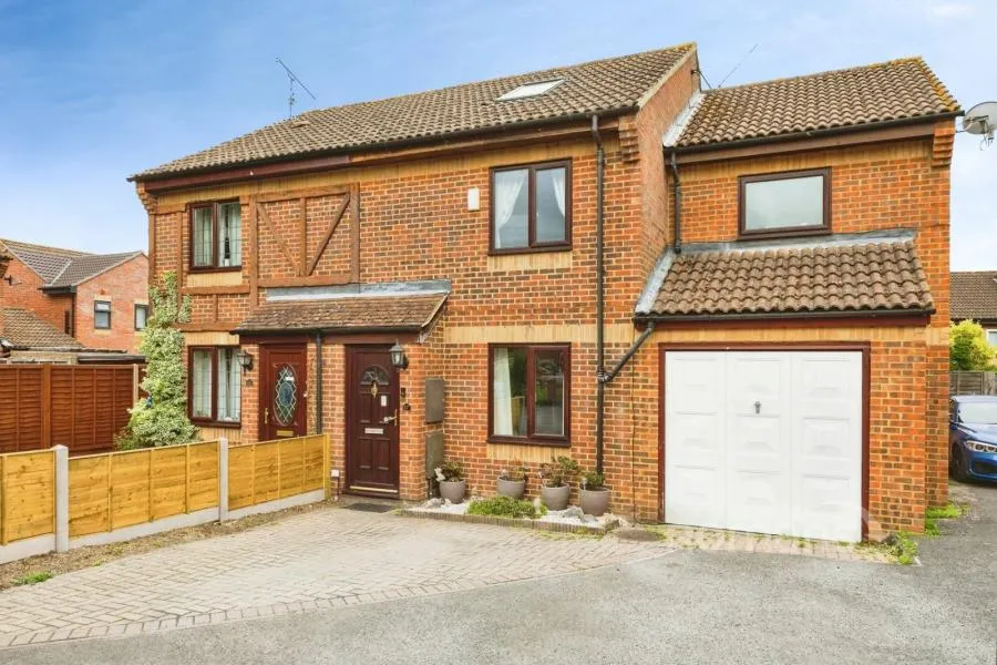 4 bed house for sale, Larchside Close, Spencers Wood, RG7