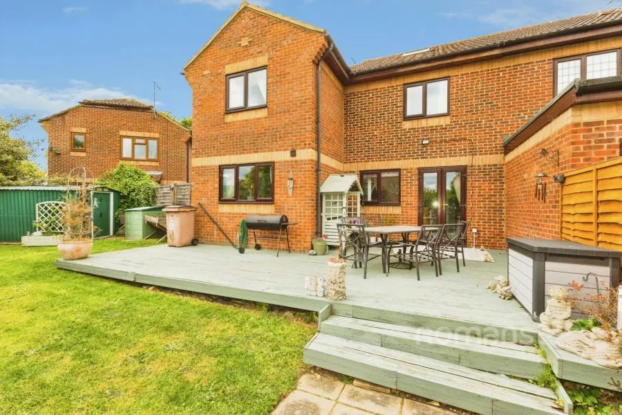 Larchside Close, Spencers Wood, RG7, photo 2