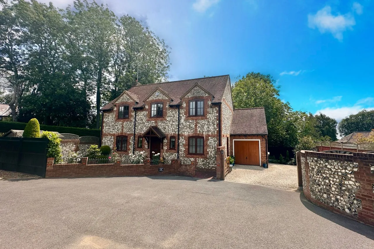 3 bed house for sale — Overdales, Hazlemere, HP15
