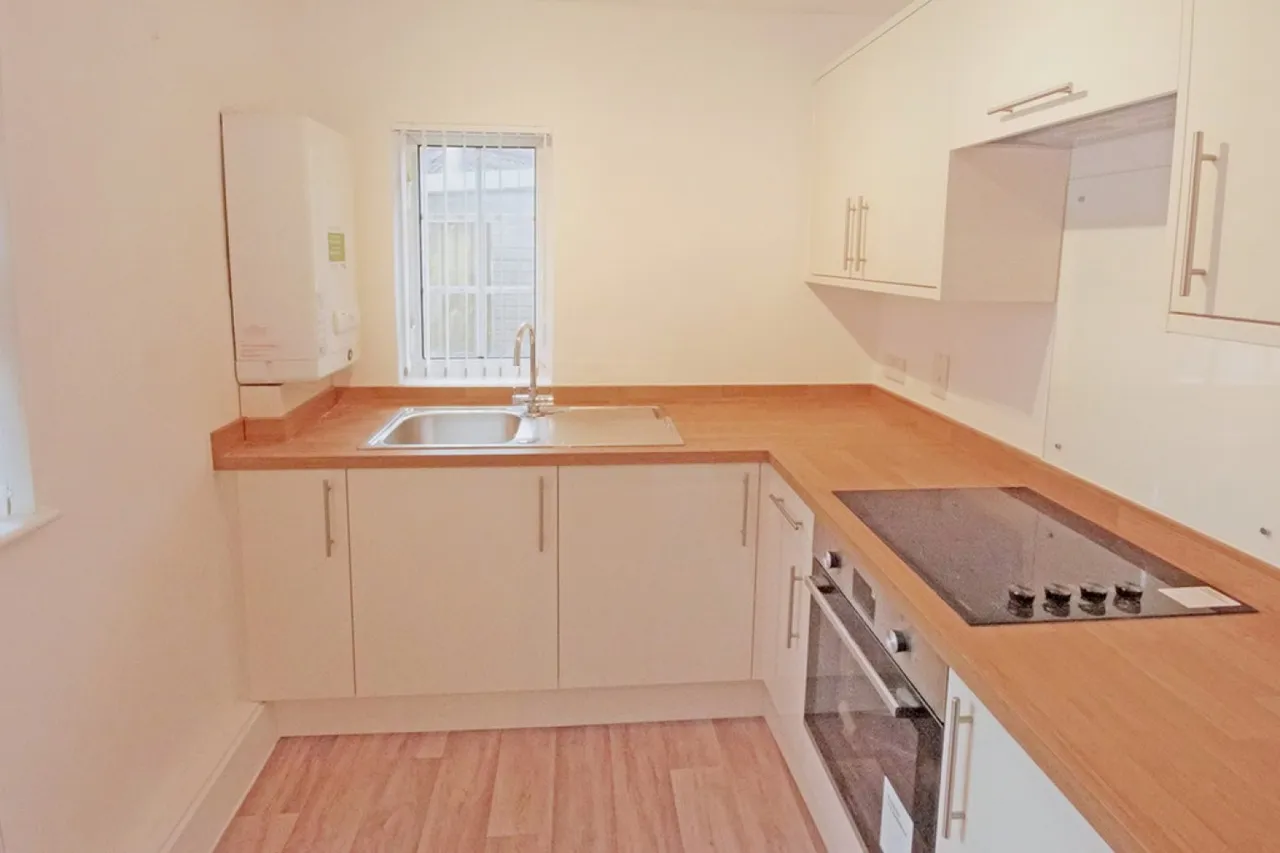 Haynes Road, Westbury, photo 4