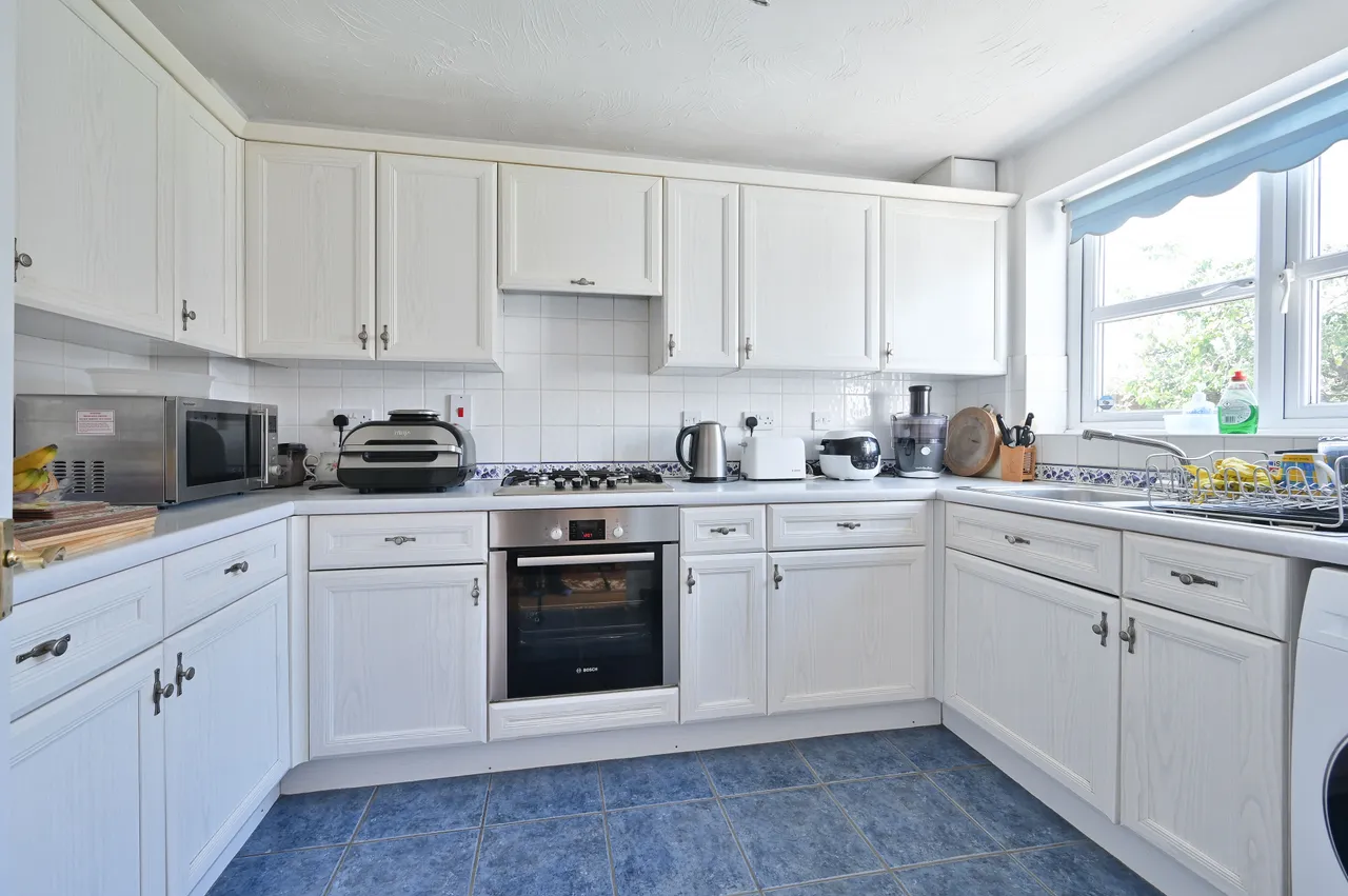 2 Brookmill Close, Oxhey Hall, photo 5