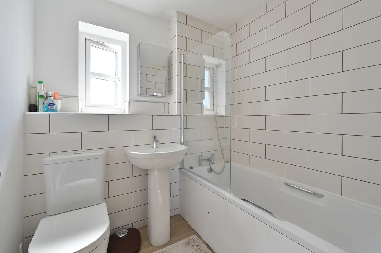 2 Brookmill Close, Oxhey Hall, photo 8