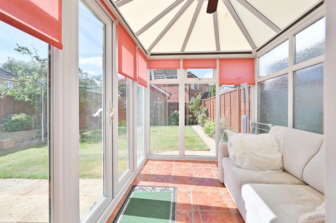 2 Brookmill Close, Oxhey Hall, photo 6