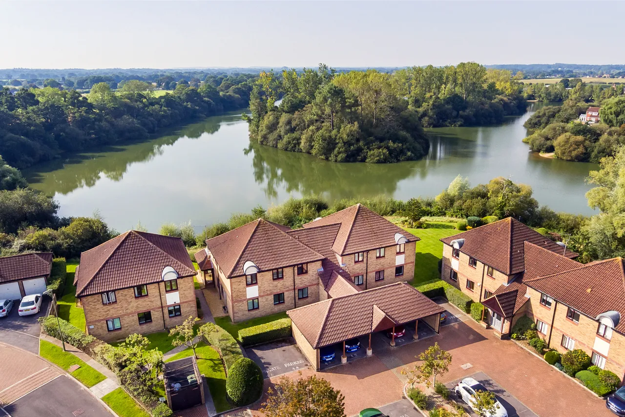 3 bed flat for sale — 46 Watership Drive, Ringwood, Ringwood, BH24 1QY