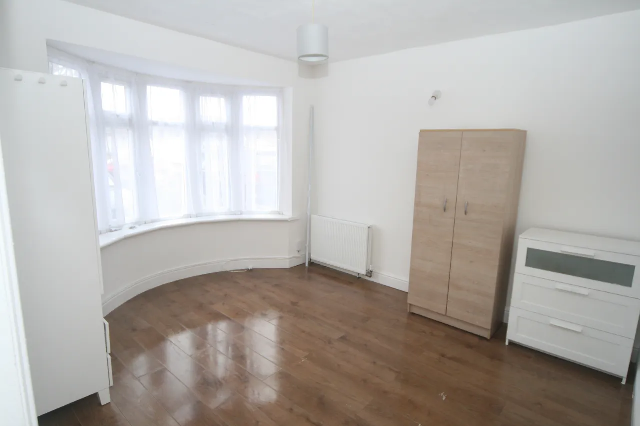 4 bed house to rent, Allenby Road, Southall, UB1